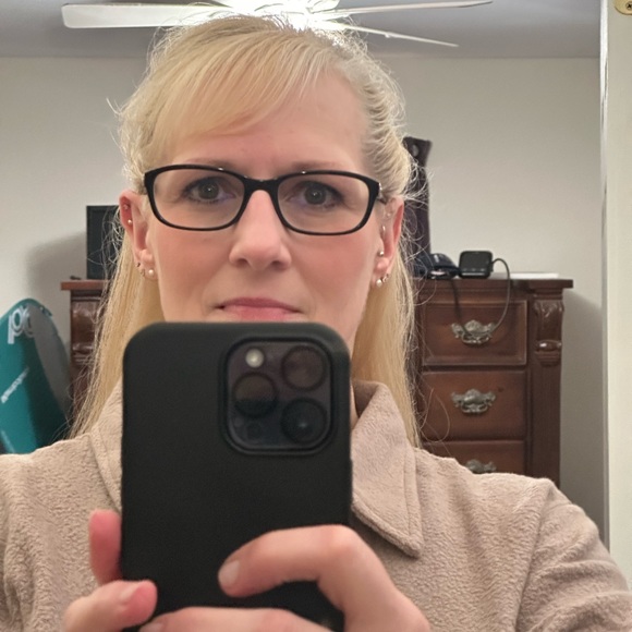 Meet your Posher, Jenny - Picture 2 of 2